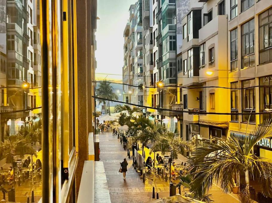 Affordable Holiday Accommodation For Large Families And Groups At Las Canteras Beach With 3 Bedrooms And Free Parking Las Palmas de Gran Canaria Exterior foto