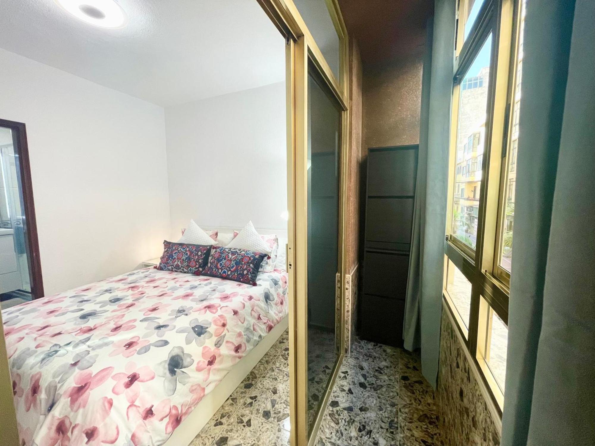 Affordable Holiday Accommodation For Large Families And Groups At Las Canteras Beach With 3 Bedrooms And Free Parking Las Palmas de Gran Canaria Exterior foto