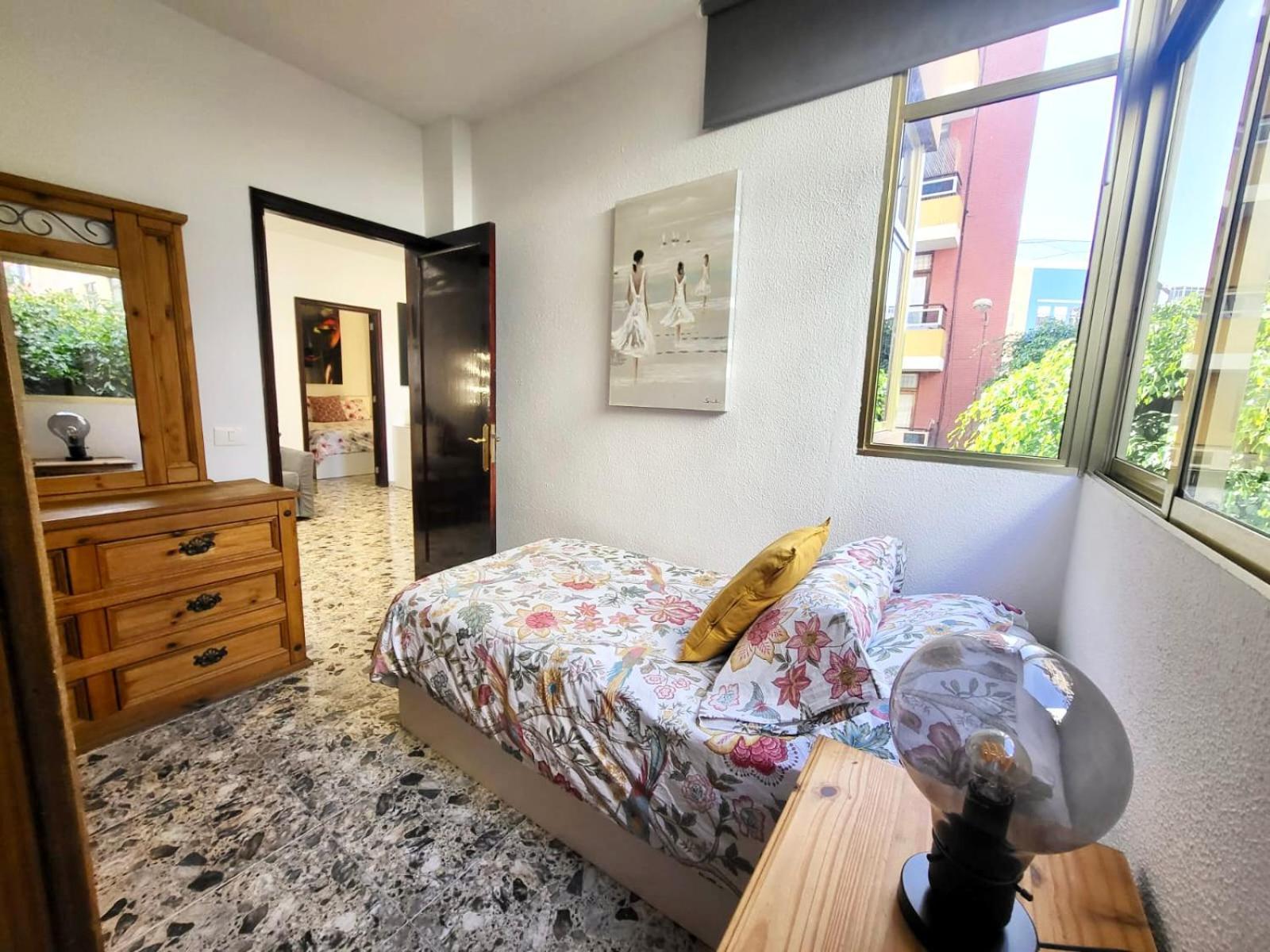 Affordable Holiday Accommodation For Large Families And Groups At Las Canteras Beach With 3 Bedrooms And Free Parking Las Palmas de Gran Canaria Exterior foto